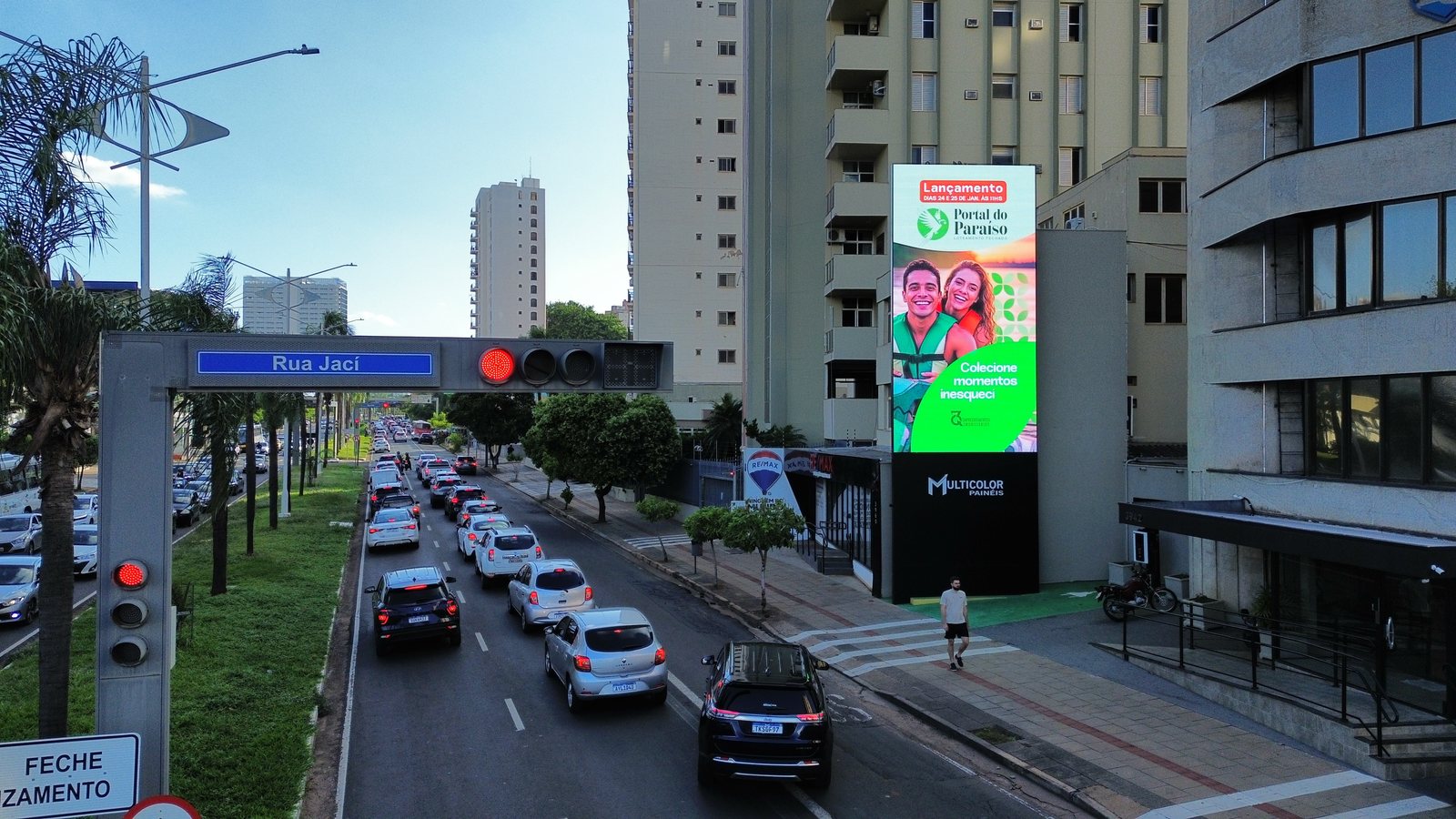 Mega Painel de LED vertical na Av. Alberto Andaló, 3942, em São José do Rio Preto